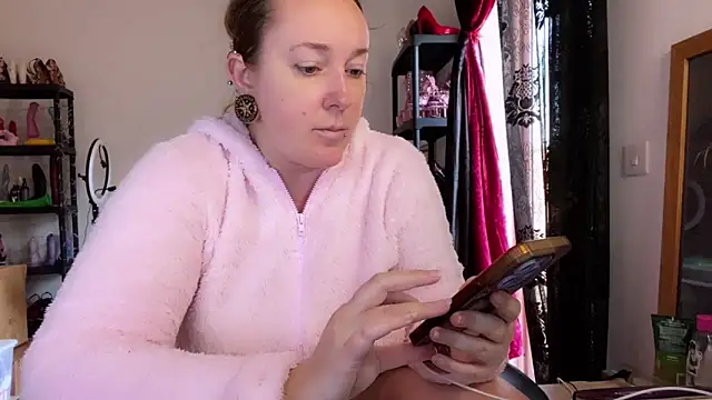 Snapshot of kisicaxx chatting on November 13, 6:23 am kisicaxx online show from November 13, 6:23 am