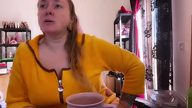 Snapshot of kisicaxx chatting on November 21, 8:46 am kisicaxx online show from November 21, 8:46 am