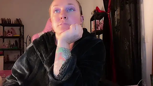 Snapshot of kisicaxx chatting on November 25, 6:41 pm kisicaxx online show from November 25, 6:41 pm