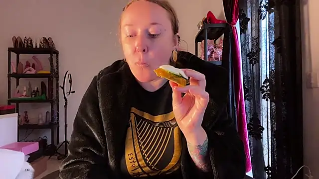 Snapshot of kisicaxx chatting on November 26, 3:24 pm kisicaxx online show from November 26, 3:24 pm