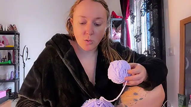 Snapshot of kisicaxx chatting on November 28, 10:18 am kisicaxx online show from November 28, 10:18 am