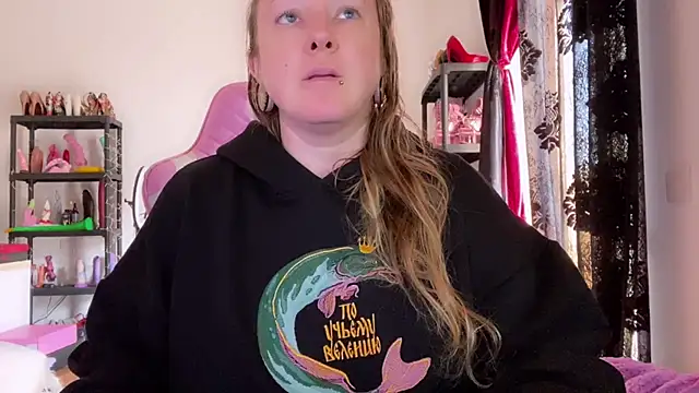 Snapshot of kisicaxx chatting on December 2, 11:15 am kisicaxx online show from December 2, 11:15 am