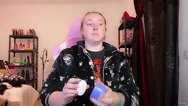 kisicaxx online show from January 14, 4:45 pm