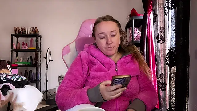 kisicaxx online show from January 15, 8:30 am