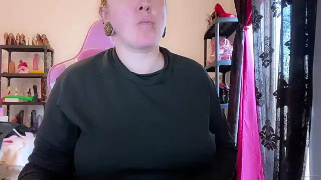 kisicaxx online show from February 8, 2:42 pm