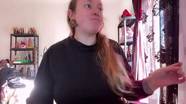 kisicaxx online show from February 19, 8:10 am