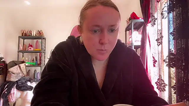 kisicaxx online show from February 24, 9:18 am