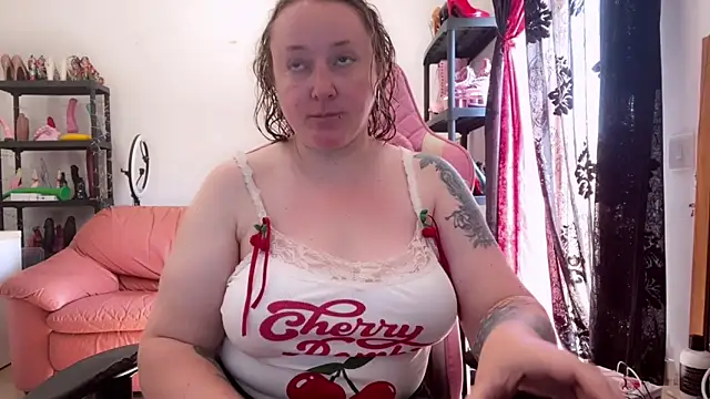 Snapshot of kisicaxx chatting on June 1, 8:05 am kisicaxx online show from June 1, 8:05 am