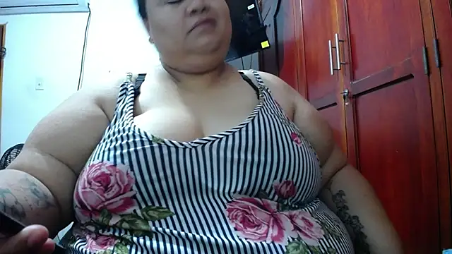 Snapshot of hotlesby4uxxx chatting on April 24, 2:08 pm hotlesby4uxxx online show from April 24, 2:08 pm
