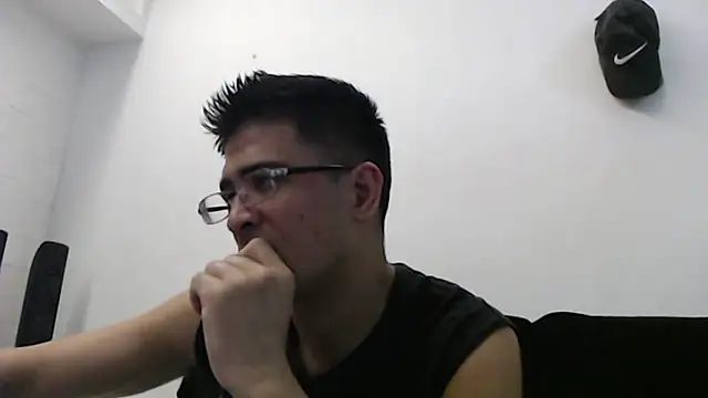 Snapshot of SebastianReiss chatting on March 18, 11:19 am SebastianReiss online show from March 18, 11:19 am