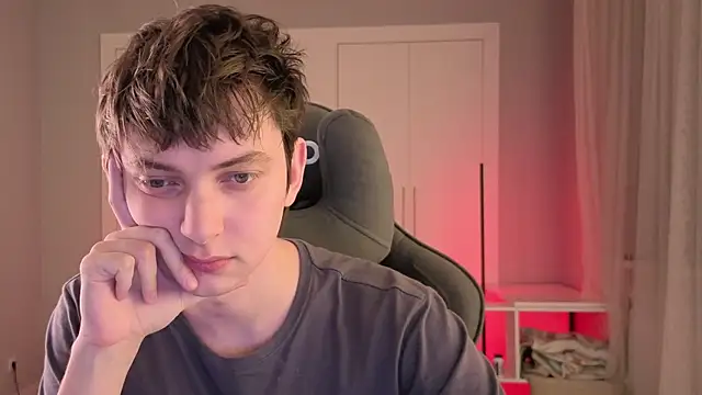 Snapshot of pjatteryd chatting on April 15, 6:04 pm pjatteryd online show from April 15, 6:04 pm