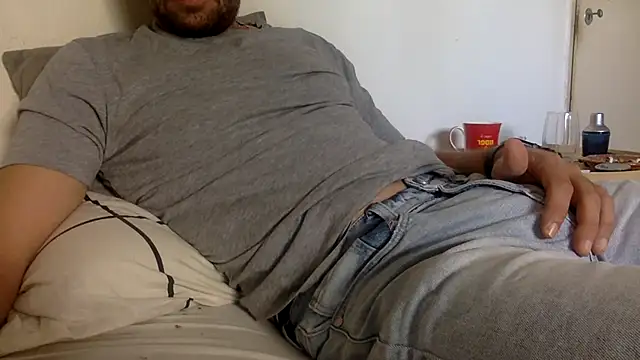 Snapshot of BADGUY2021 chatting on October 17, 11:57 am BADGUY2021 online show from October 17, 11:57 am