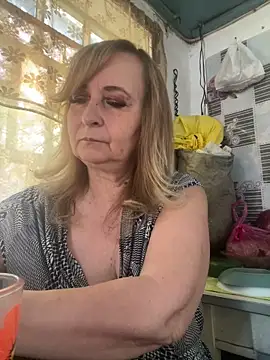 Snapshot of Irina2909@xh chatting on June 20, 8:39 am Irina2909xh online show from June 20, 8:39 am