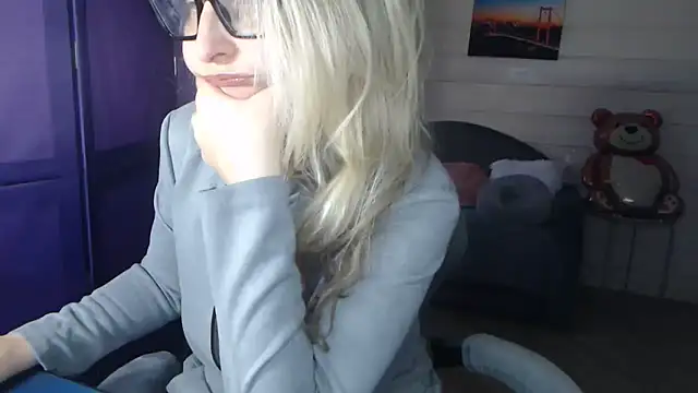 Snapshot of RubiLakros chatting on April 27, 1:42 pm RubiLakros online show from April 27, 1:42 pm