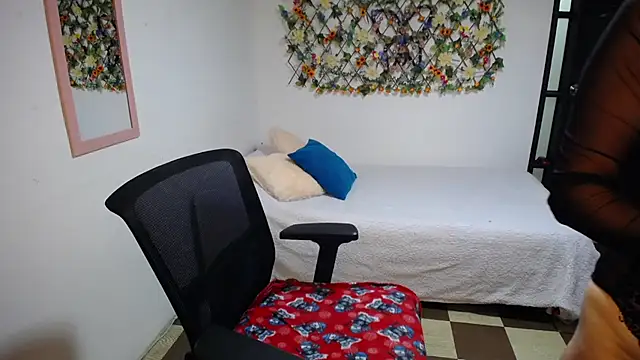 Snapshot of Sofi_5249_ chatting on December 3, 11:46 pm Sofi 5249 online show from December 3, 11:46 pm