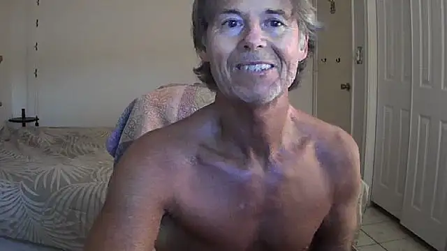 Snapshot of nakeedcowboi65 chatting on March 27, 11:37 pm nakeedcowboi65 online show from March 27, 11:37 pm