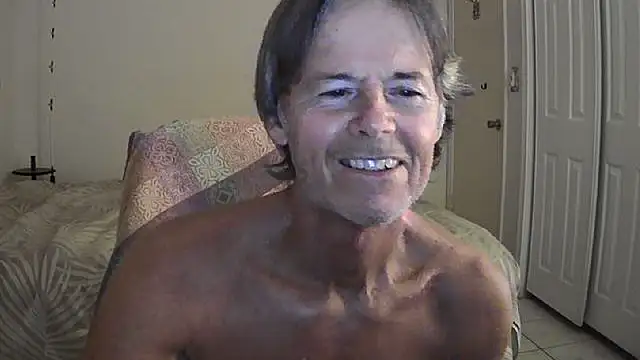 Snapshot of nakeedcowboi65 chatting on April 6, 9:32 am nakeedcowboi65 online show from April 6, 9:32 am