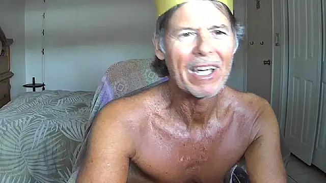 Snapshot of nakeedcowboi65 chatting on April 15, 9:37 pm nakeedcowboi65 online show from April 15, 9:37 pm