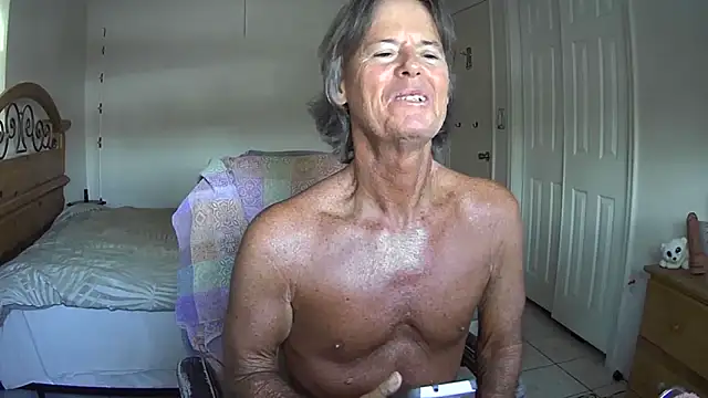 Snapshot of nakeedcowboi65 chatting on July 17, 12:56 pm nakeedcowboi65 online show from July 17, 12:56 pm