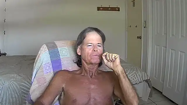 Snapshot of nakeedcowboi65 chatting on July 20, 6:10 pm nakeedcowboi65 online show from July 20, 6:10 pm