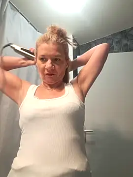 Snapshot of jennylovence chatting on May 19, 7:04 am jennylovence online show from May 19, 7:04 am