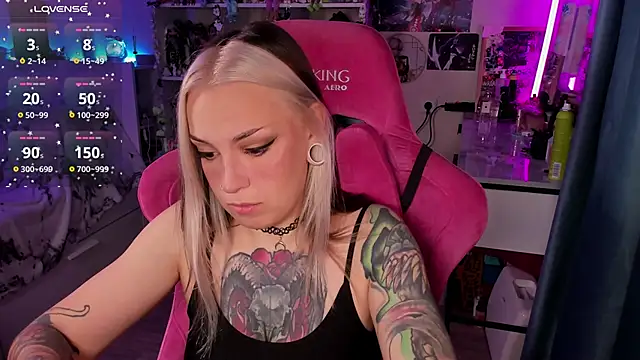 Snapshot of ChloeKohaku chatting on October 13, 3:28 am ChloeKohaku online show from October 13, 3:28 am