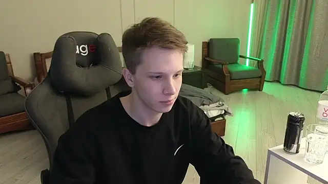 Snapshot of arlekincrop chatting on February 27, 3:26 pm arlekincrop online show from February 27, 3:26 pm