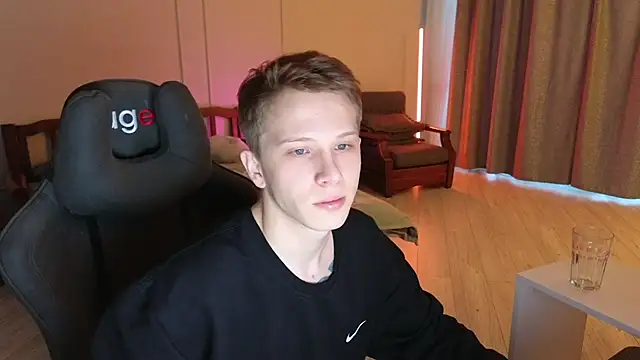 Snapshot of arlekincrop chatting on March 3, 12:48 pm arlekincrop online show from March 3, 12:48 pm