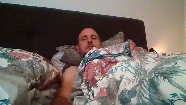 Snapshot of verylargecock chatting on September 16, 9:27 pm verylargecock online show from September 16, 9:27 pm