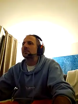 Snapshot of verylargecock chatting on September 18, 3:19 am verylargecock online show from September 18, 3:19 am