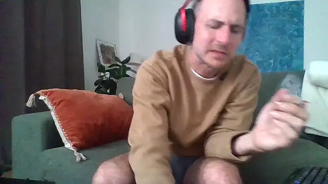 Snapshot of verylargecock chatting on September 22, 12:40 pm verylargecock online show from September 22, 12:40 pm