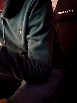 Snapshot of verylargecock chatting on December 3, 9:40 am verylargecock online show from December 3, 9:40 am