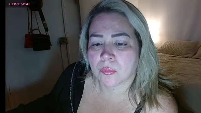 Snapshot of bella_savati chatting on October 11, 11:14 pm bella savati online show from October 11, 11:14 pm