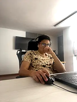 Snapshot of jean283829 chatting on December 3, 3:43 pm jean283829 online show from December 3, 3:43 pm