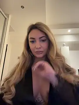 YaaraCollins online show from February 26, 6:40 pm