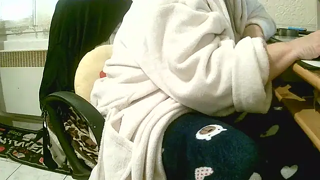 Snapshot of douceur63 chatting on March 25, 11:38 am douceur63 online show from March 25, 11:38 am