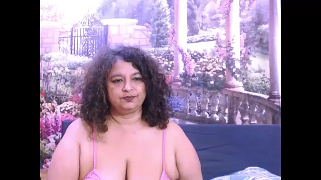 Snapshot of indianstar75 chatting on February 8, 12:06 am indianstar75 online show from February 8, 12:06 am