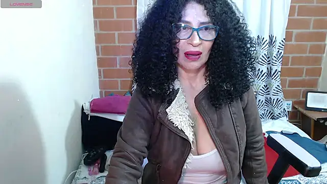 sophialxxx online show from February 15, 1:31 am