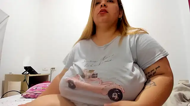 Snapshot of Blondylicious chatting on March 20, 11:45 pm Blondylicious online show from March 20, 11:45 pm