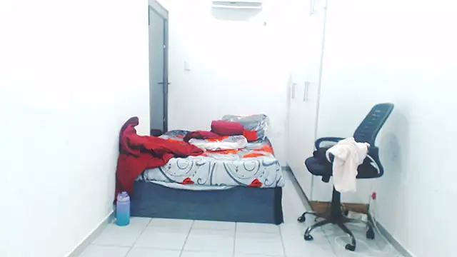 Snapshot of Samantha69x chatting on December 15, 12:18 am Samantha69x online show from December 15, 12:18 am