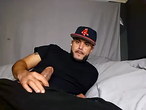 Snapshot of gardy8585 chatting on January 7, 2:30 pm gardy8585 online show from January 7, 2:30 pm