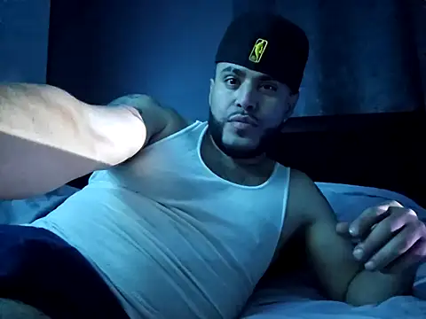 Snapshot of gardy8585 chatting on January 15, 12:58 pm gardy8585 online show from January 15, 12:58 pm