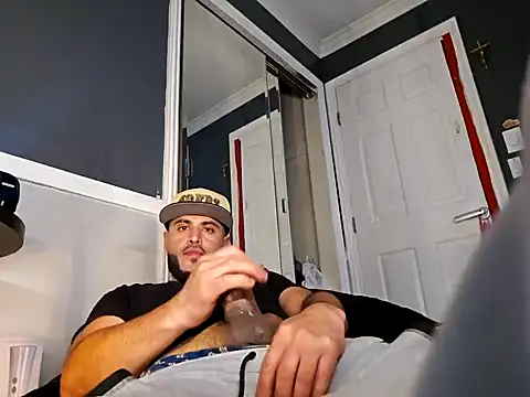 Snapshot of gardy8585 chatting on January 15, 8:26 pm gardy8585 online show from January 15, 8:26 pm