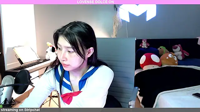 Snapshot of minarocket_ chatting on December 8, 4:07 pm minarocket online show from December 8, 4:07 pm