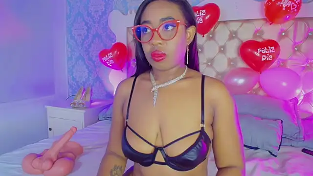 Snapshot of CaseyMoon chatting on February 14, 12:35 pm CaseyMoon online show from February 14, 12:35 pm