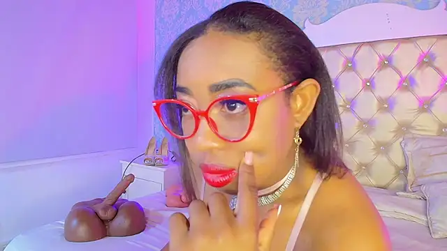 Snapshot of CaseyMoon chatting on March 20, 12:43 pm CaseyMoon online show from March 20, 12:43 pm