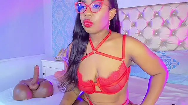 Snapshot of CaseyMoon chatting on April 7, 12:38 pm CaseyMoon online show from April 7, 12:38 pm