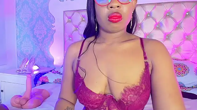 Snapshot of CaseyMoon chatting on April 14, 12:44 pm CaseyMoon online show from April 14, 12:44 pm