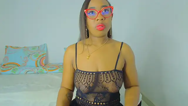 Snapshot of CaseyMoon chatting on June 25, 10:53 am CaseyMoon online show from June 25, 10:53 am