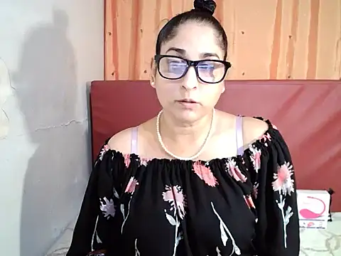 Snapshot of Indiankushy chatting on March 16, 4:44 pm Indiankushy online show from March 16, 4:44 pm